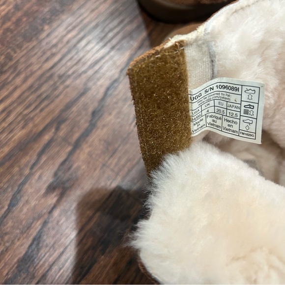 UGG Keelan II Boot - Baby / Toddler Chestnut Size 4/5 - Picture 9 of 10